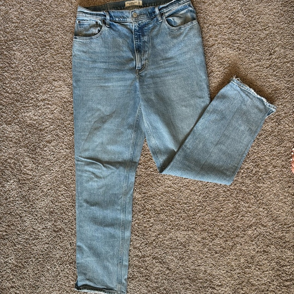 Abercrombie 90’s straight ultra high rise jeans